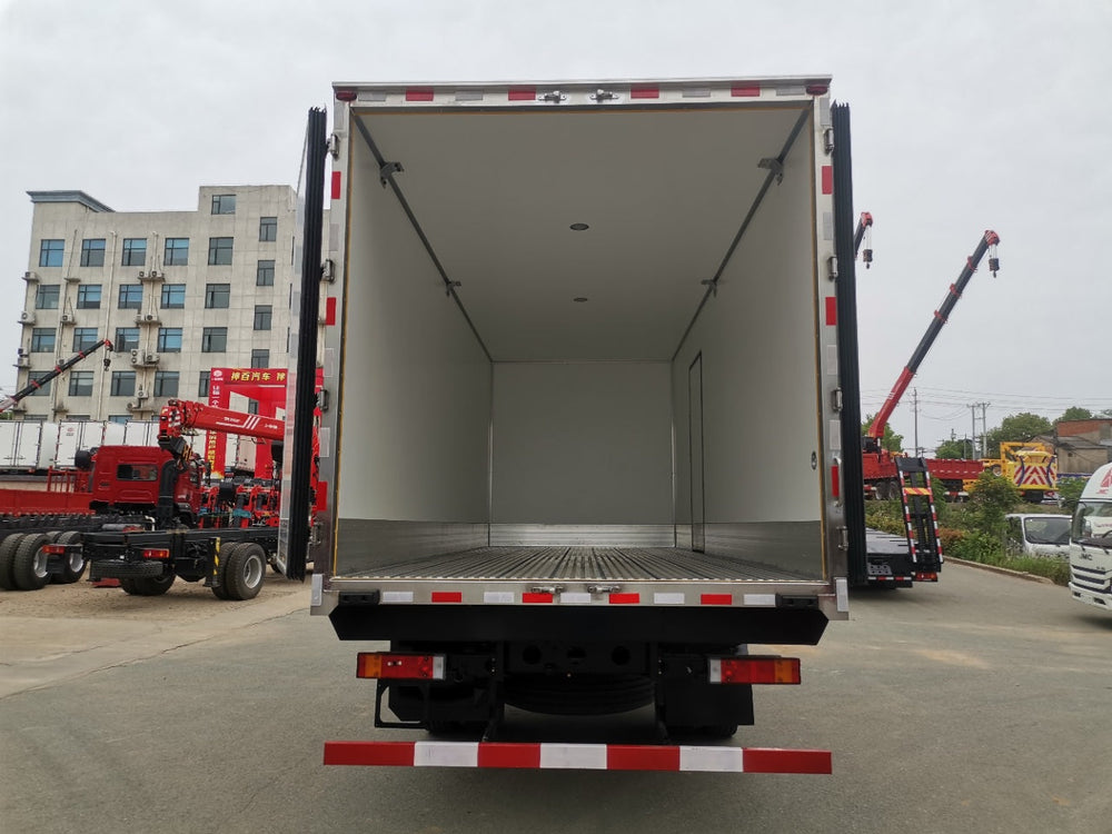 DongFeng 290HP Refrigerated Truck For Sale