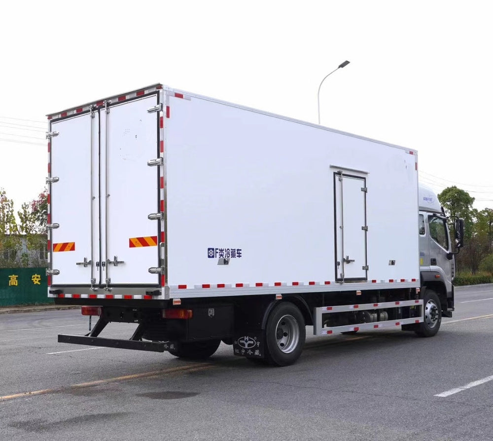 FOTON 6.8m E6 300HP Refrigerated Truck