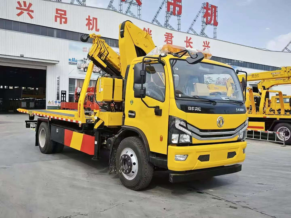 Dongfeng Wrecker Truck with Folding Arm Crane