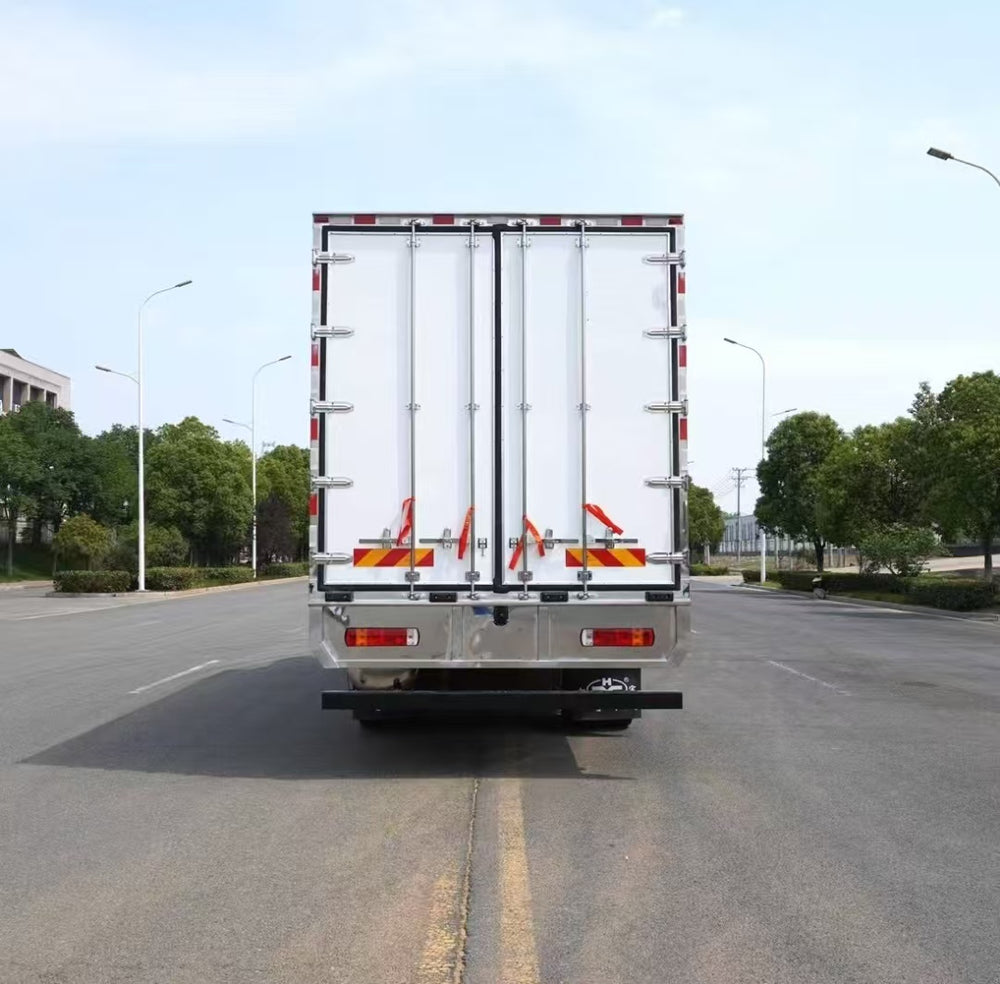 6.8m Foton Auman GTL Starwing Pro Automatic 10-Ton Refrigerated Truck