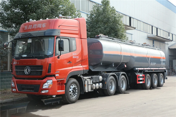 Model CLW9401GFW Tank Semi-Trailer for Corrosive Goods Transportation