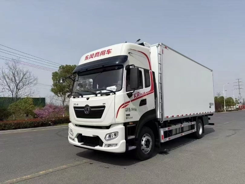 DongFeng 330HP 6.8m Refrigerated Truck For Sale