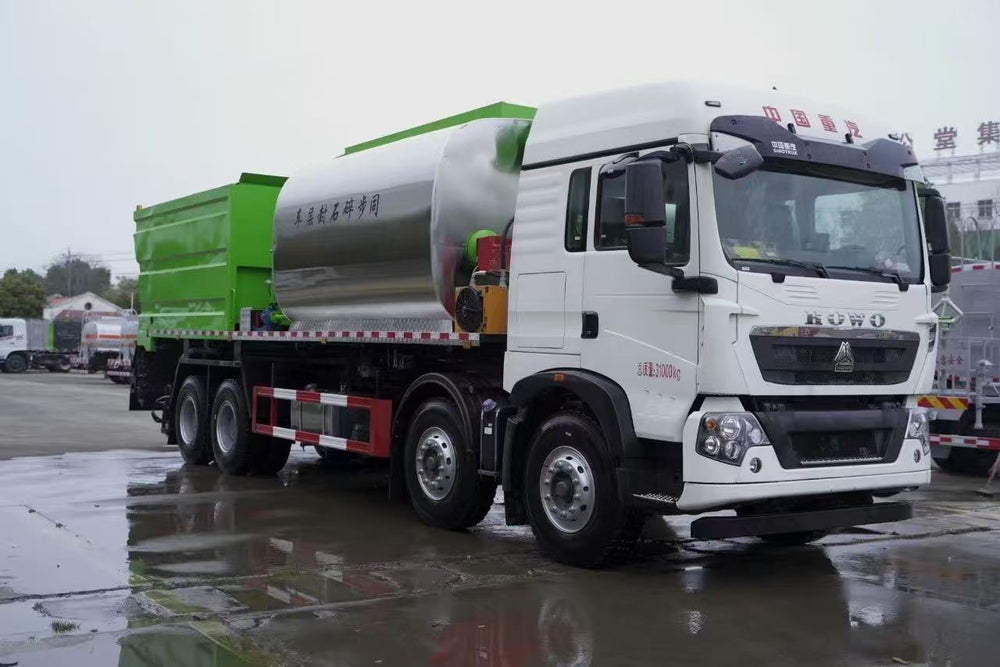 Howo 24m³ 8×4 Synchronous Chip Sealer Truck