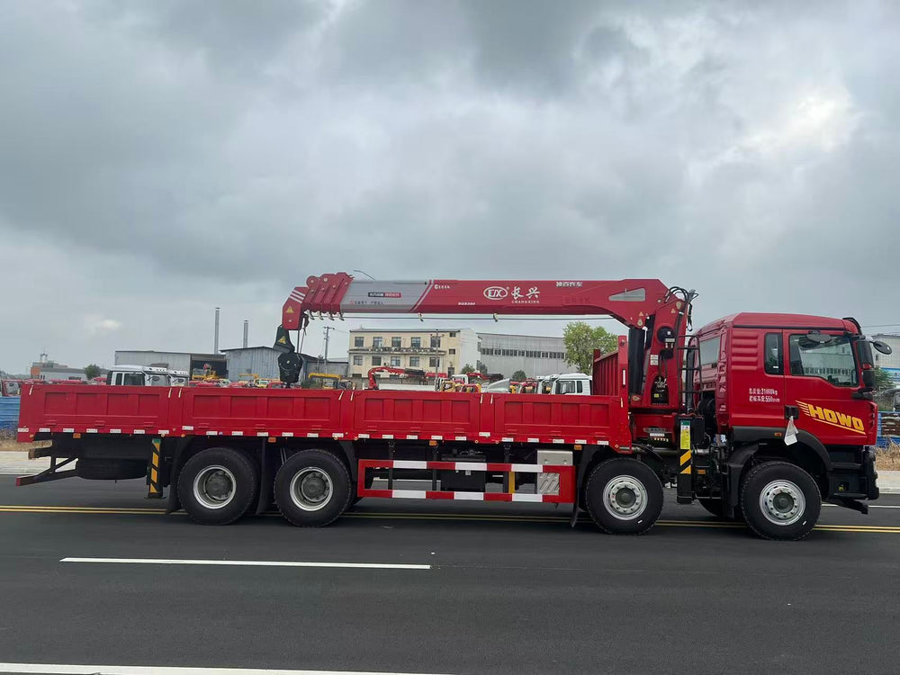 HOWO TX 8x4 350HP Crane Truck with Changxing 14-Ton 5-Section Straight Boom Crane