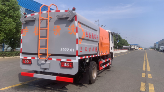 FOTON 4m³ Mid-mounted Guardrail Cleaning Truck For Sale