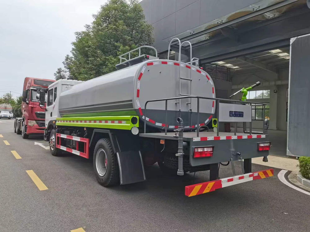 DongFeng 13m³ Guardrail Cleaning Truck For Sale