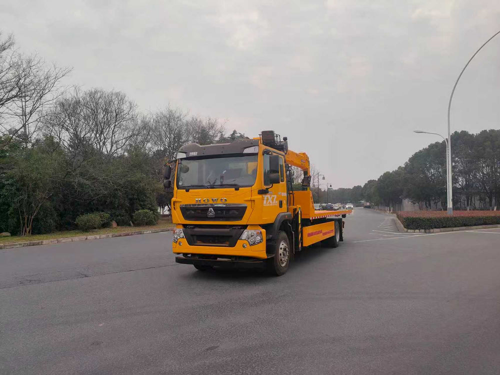 HOWO 10T Wrecker Truck & 8T Crane