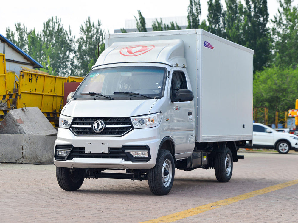 Dongfeng box truck - front three-quarter angle view