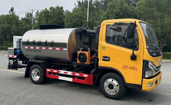 DongFeng 4.3m³ 150HP Asphalt Distributor Truck