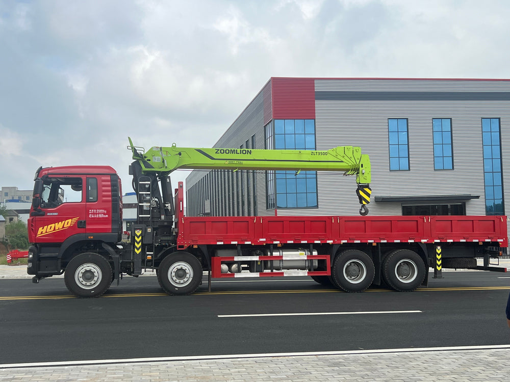 HOWO TX 8x4 380HP Crane Truck with Zoomlion 14-Ton 5-Section Straight Boom Crane