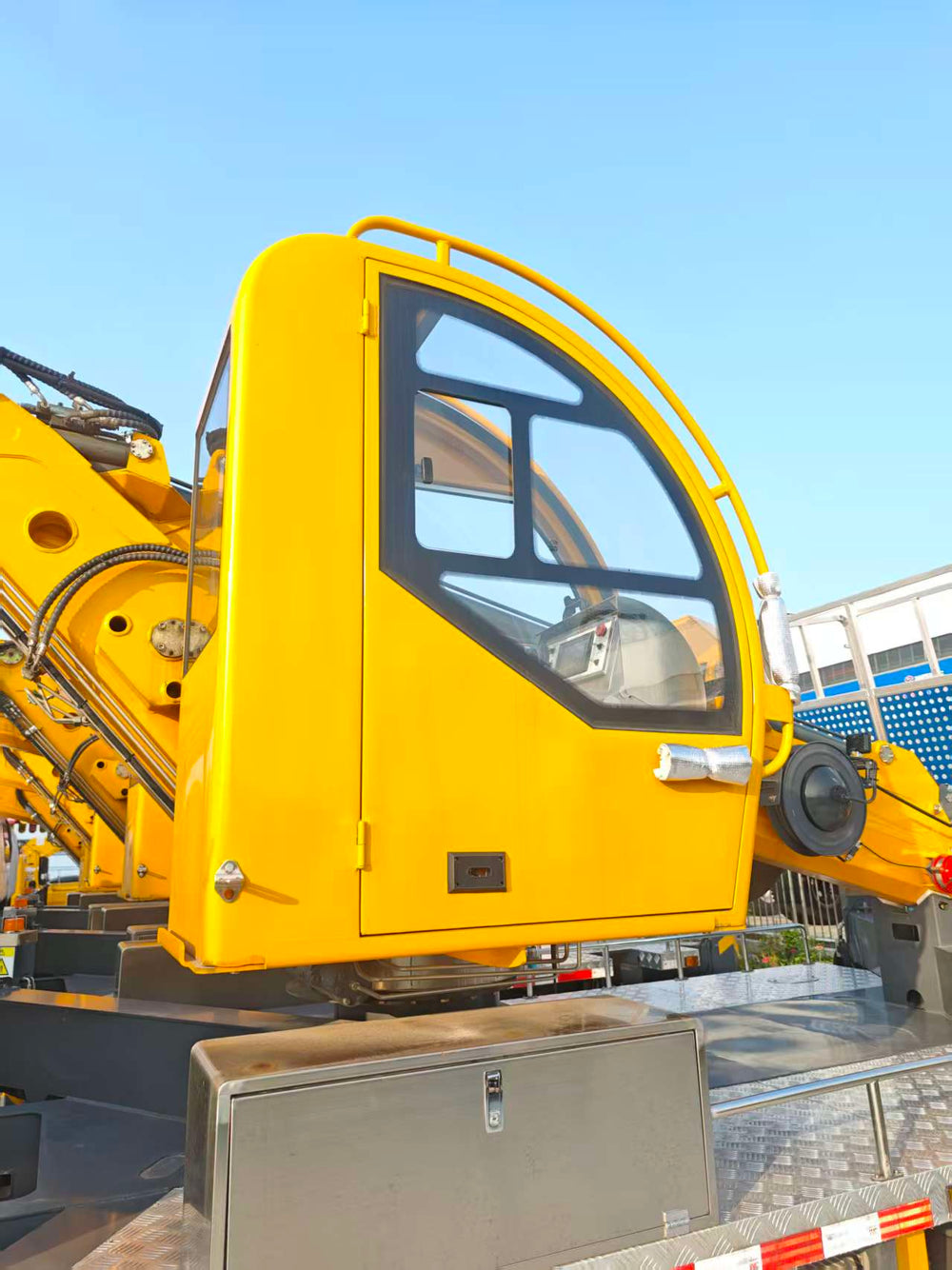 Customized 14-18m Aerial Work Platform Truck