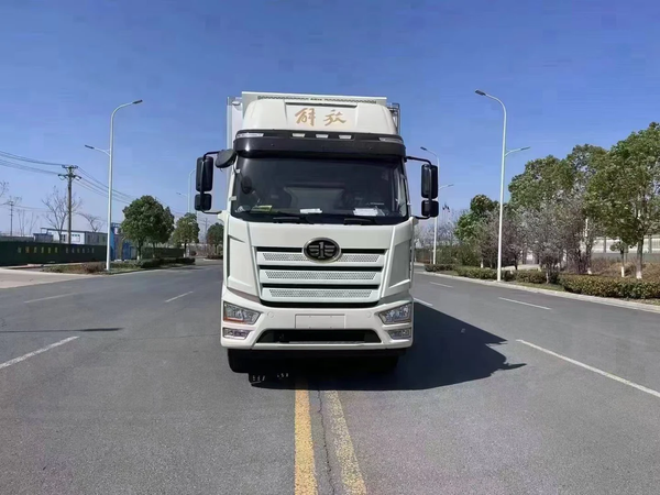 FAW J6L 4×2 18T Heavy Duty Refrigerated Truck for Long Haul
