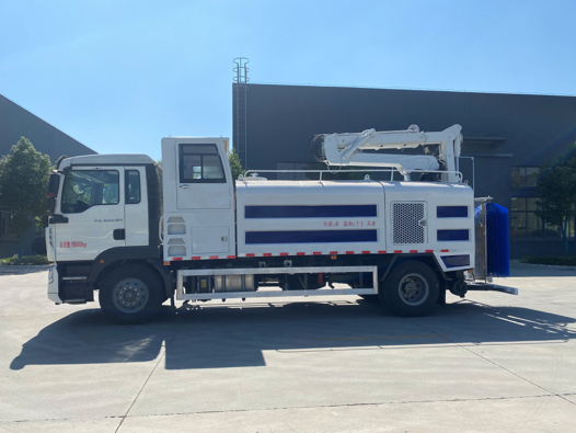 HOWO 10m³ Wall Cleaning Truck