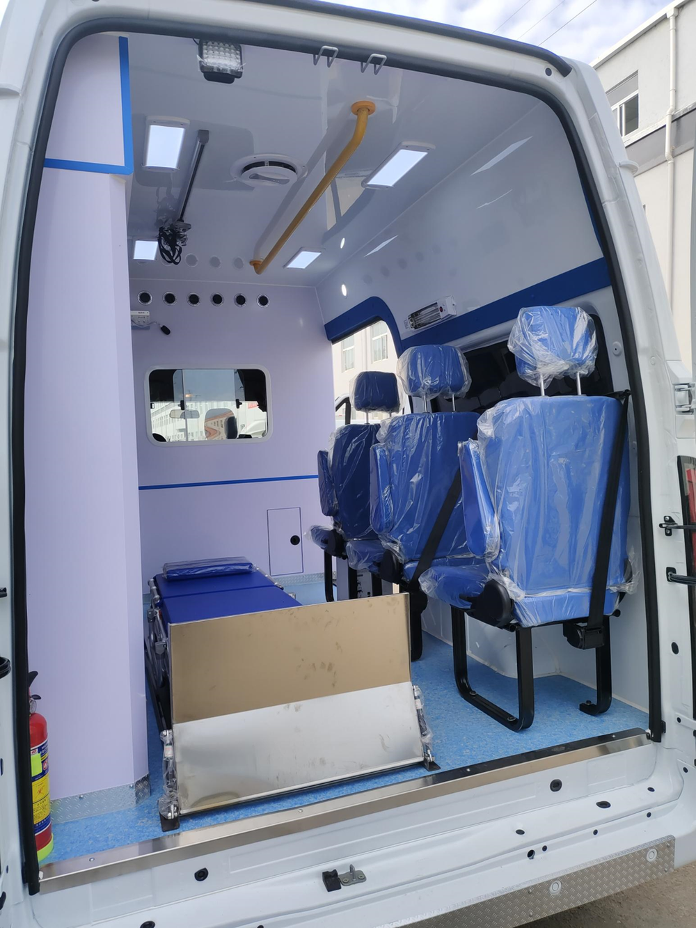 JMC Shunda Mid-wheelbase Mid-roof Diesel Patient Monitor Ambulance