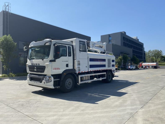 HOWO 10m³ Wall Cleaning Truck