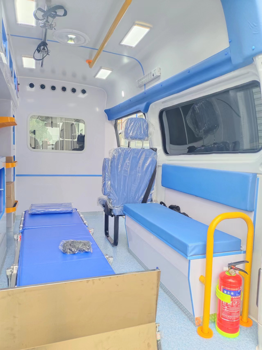Ford Transit V362 Mid-wheelbase Mid-roof Gasoline Patient Monitor Ambulance