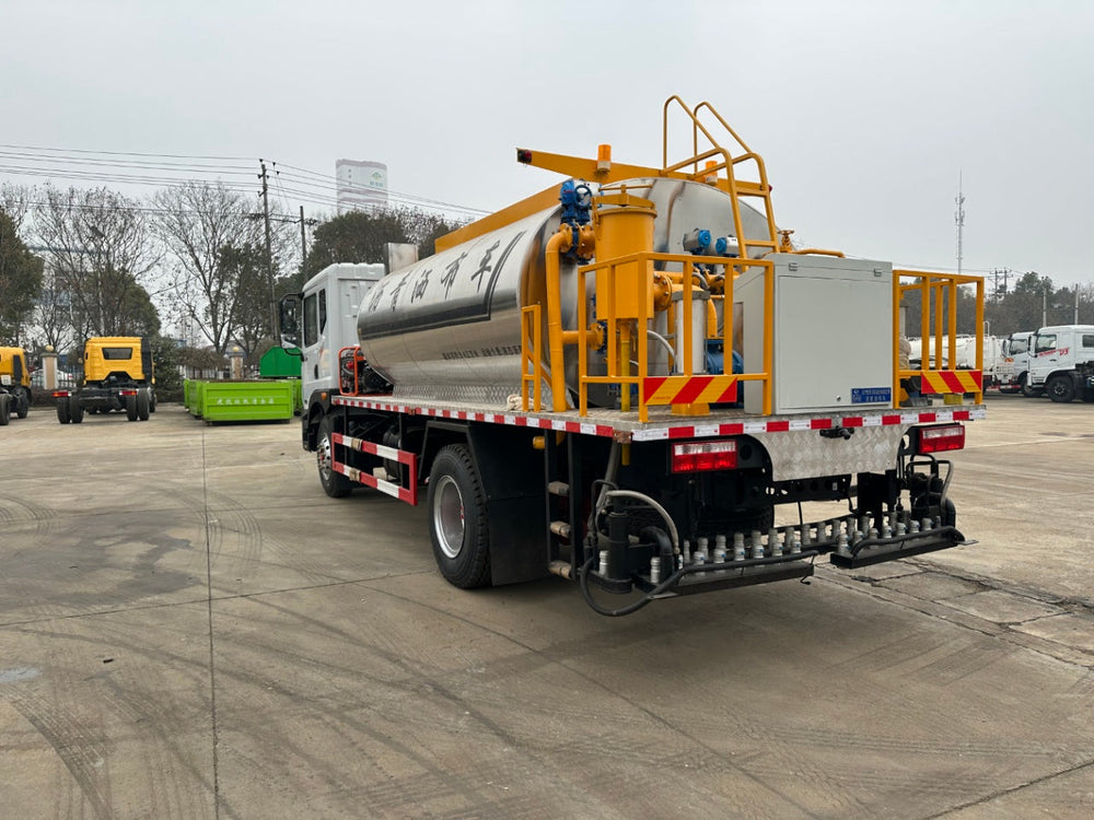 DongFeng 9.5m³ 195HP Asphalt Distributor Truck For Sale