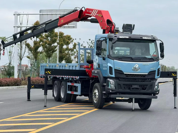 Dongfeng Liuzhou 16T Sany Folding Boom Crane Truck
