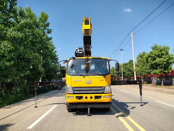 FAW 6T Wrecker Truck with Crane