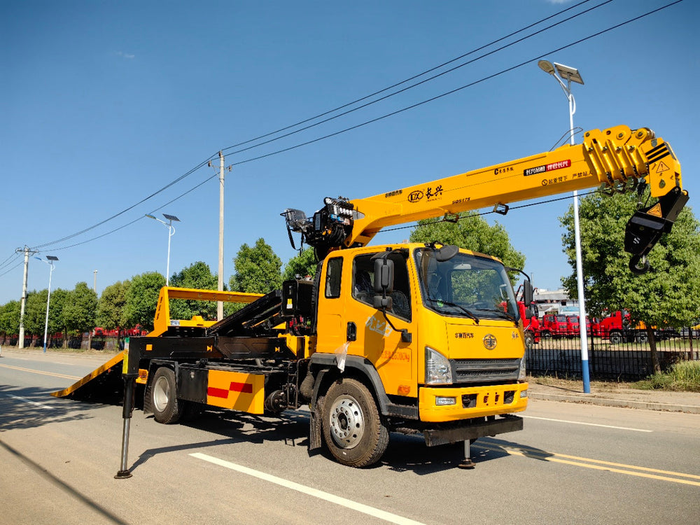 FAW  6T Wrecker Truck with Crane For Sale