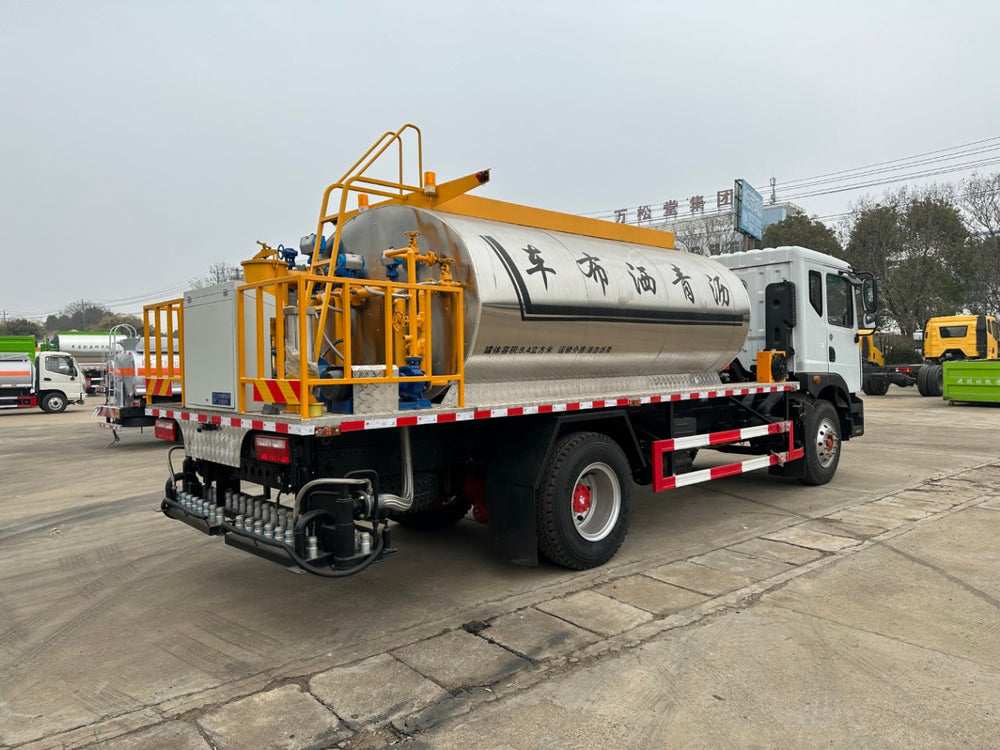 DongFeng 9.5m³ 195HP Asphalt Distributor Truck