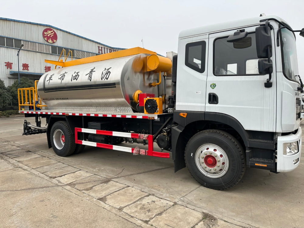 DongFeng 9.5m³ 195HP Asphalt Distributor Truck