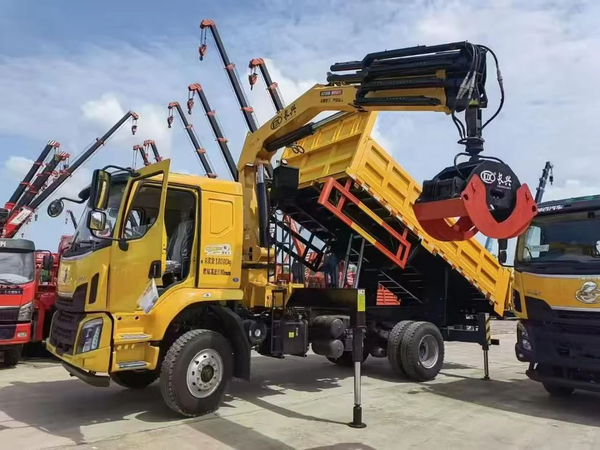 Dongfeng Liuzhou M3 6.3T Changxing Folding Boom Crane