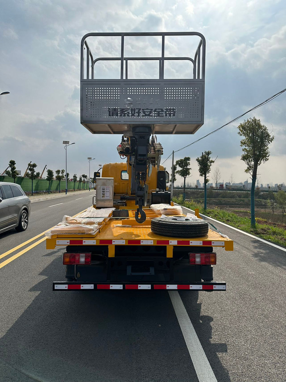 HOWO GK20 3-in-1 Aerial Work Platform Truck
