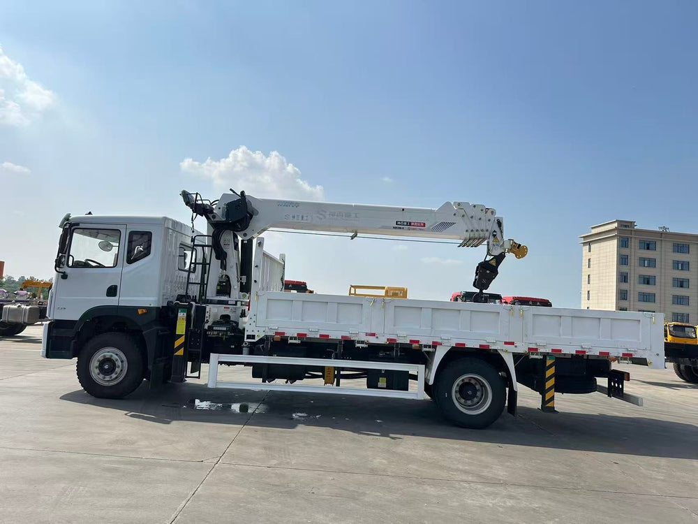 DongFeng 4×2 8T Telescopic Boom Crane For Sale